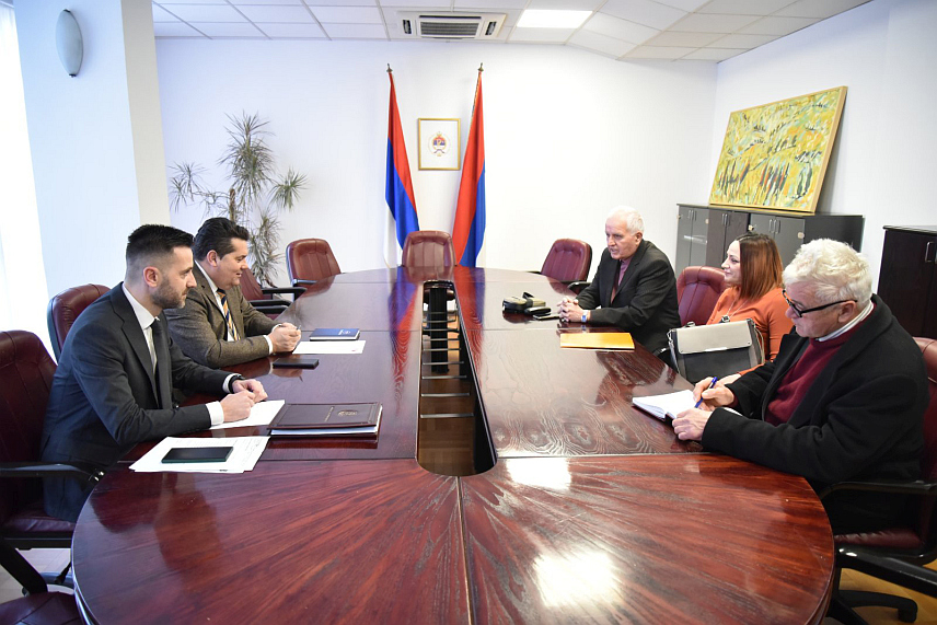 БАЊАЛУКА, 1. ФЕБРУАРА /СРНА/ - Предсједник Народне скупштине Републике Српске Ненад Стевандић разговарао је данас у Бањалуци са представницима Савеза инвалида рада Републике Српске о активностима и потешкоћама са којима се овај савез сусреће.