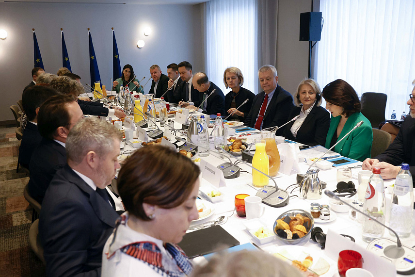 БРИСЕЛ, 20. ФЕБРУАРА /СРНА/ - Предсједавајућа Савјета министара Борјана Кришто на данашњем састанку у Бриселу са члановима Савјета за опште послове ЕУ .