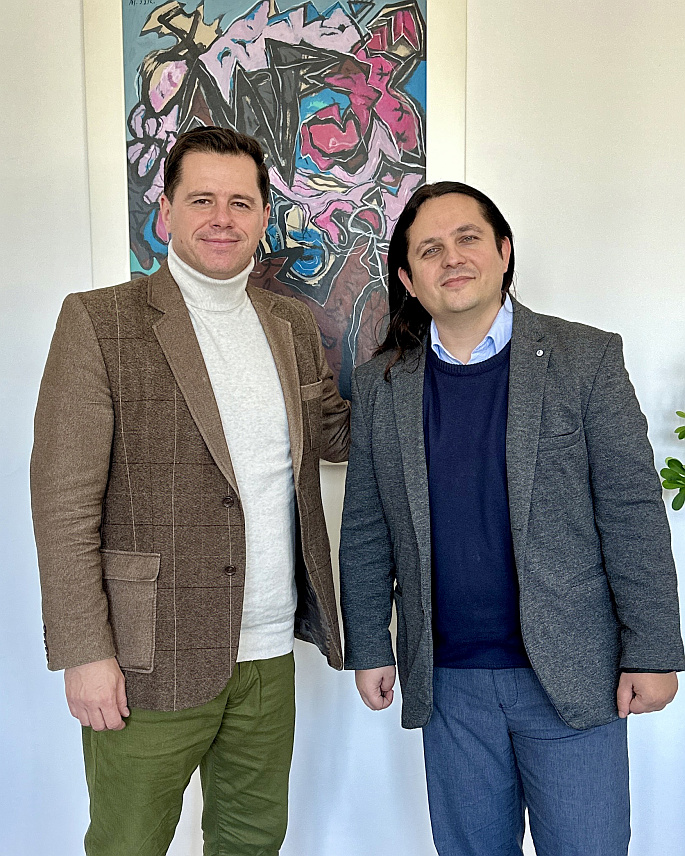 БАЊАЛУКА, 21. ФЕБРУАРА /СРНА/ - Филозофски факултет Универзитета у Бањалуци у наредном периоду организоваће у Културном центру Бански двор у Бањалуци низ предавања од интереса за ширу заједницу, договорили су декан факултета Срђан Душанић и директор ове установе културе Младен Матовић.