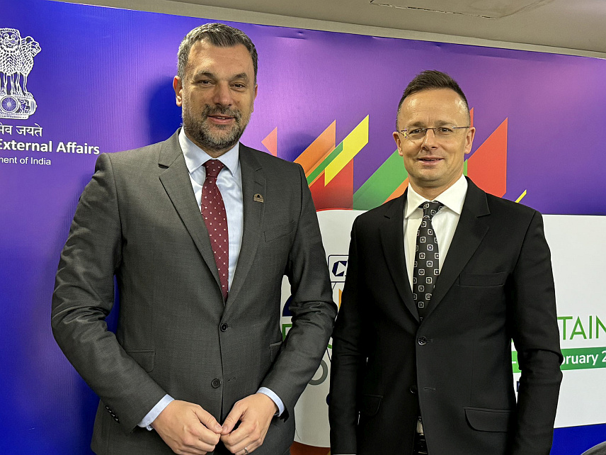 ЊУ ДЕЛХИ, 21. ФЕБРУАРА /СРНА/ - Министар иностраних послова у Савјету министара Елмедин Конаковић разговарао је у Њу Делхију са мађарским шефом дипломатије Петером Сијартом о актуелној политичкој ситуацији у БиХ и напретку који је посљедњих седмица остварен на путу према отварању приступних преговора.