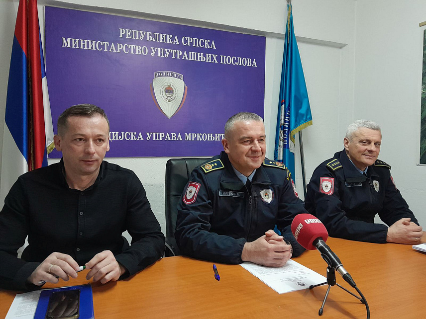 МРКОЊИЋ ГРАД, 22. ФЕБРУАРА /СРНА/ - На подручју које оперативно покрива Полицијска управа Мркоњић Град у јануару је евидентирано 12 кривичних дјела - 11 из области општег, а једно из привредног криминалитета, док је расвијетљеност 83,3 одсто, речено је на данашњој конференцији за новинаре представника Управе.