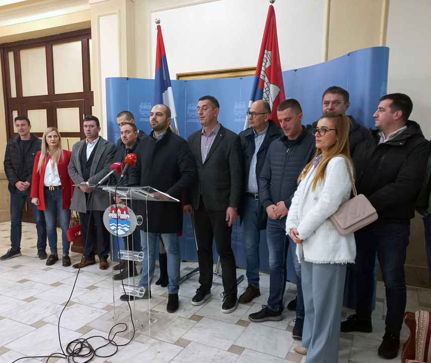 БАЊАЛУКА, 22. ФЕБРУАРА /СРНА/ - Чланови бањалучког Градског одбора Социјалистичке партије /СП/ предали су данас иницијативу Скупштини града да Повељу почасног грађанина Бањалуке, поводом Дана града 22. априла, добије први потпредсједник Владе Србије Ивица Дачић.