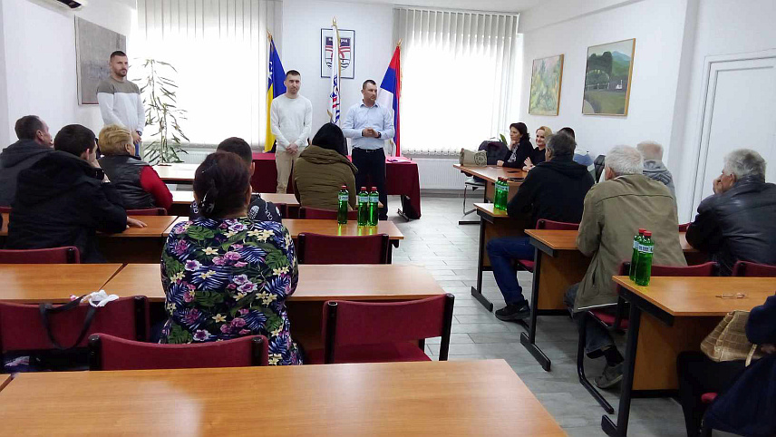 НОВИ ГРАД, 22. ФЕБРУАРА /СРНА/ - Пољопривредна задруга "Агро ВИП" са сједиштем у Челинцу представила је данас у Новом Граду услове за кооперантску производњу краставаца корнишона, те почела са потписивањем уговора.