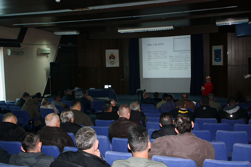 МОДРИЧА, 22. ФЕБРУАРА /СРНА/ - У Модричи данас је почела зимска школа за фармере и произвођаче млијека из општина добојске регије која ће окупити 60 сточара.