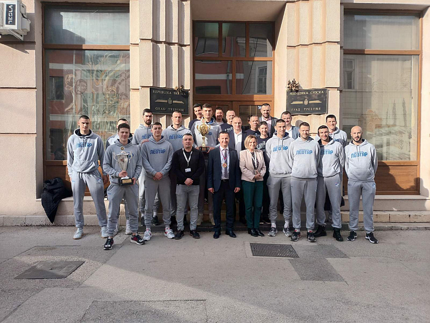 TРЕБИЊЕ, 22.ФЕБРУАРА /СРНА/ - Градоначелник Tребиња Мирко Ћурић организовао је данас пријем за кошаркаше, стручни штаб и управу Кошаркашког клуба "Леотар", који је освајач Купа Републике Српске.