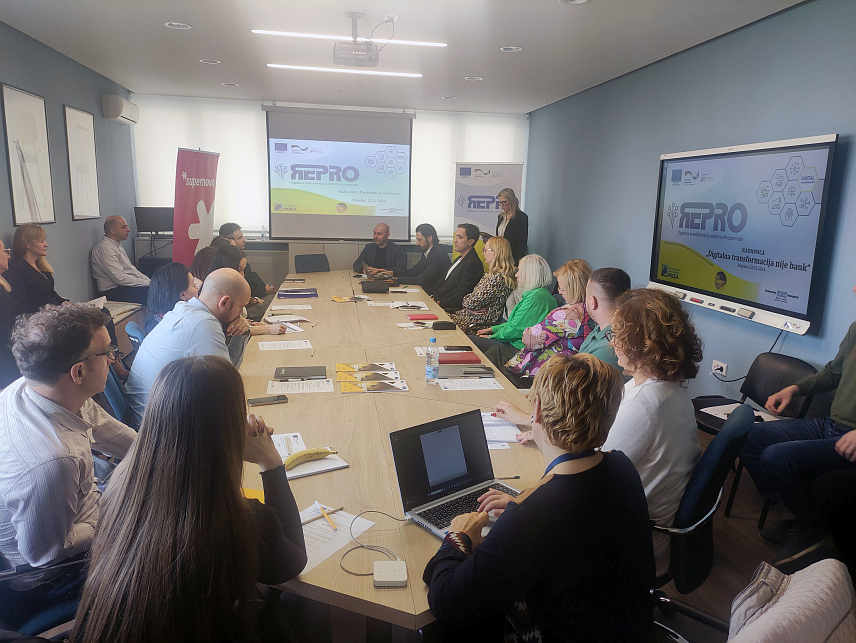 ПРИЈЕДОР, 22. ФЕБРУАРА /СРНА/ - Конференција "Дигитална трансформација није баук" која је данас одржана у Развојној агенцији града Приједора "Преда".