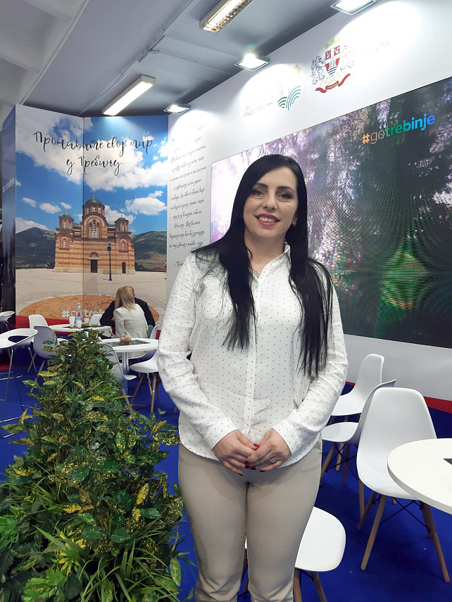 БЕОГРАД, 24. ФЕБРУАРА /СРНА/ - Директор Туристичке организације Града Требиња Мирјана Путица рекла је СРНИ да се Требиње на међународном сајму туризма у Београду представило богатом туристичком понудом за туристе да овај град доживе са земље, воде и из ваздуха и буде мјесто за све генерације.