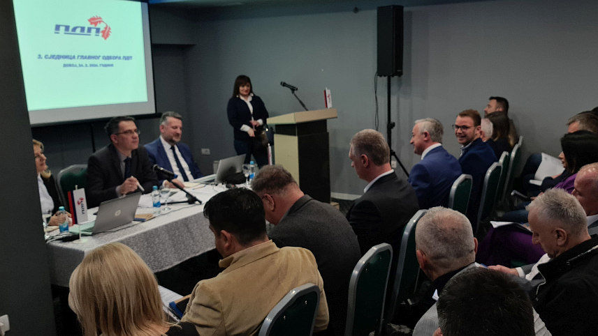 ДОБОЈ, 24. ФЕБРУАРА /СРНА/ - Главни одбор Партије демократског прогреса /ПДП/ усвојио је етички кодекс понашања за чланове ове партије, на данас одржаној сједници у Добоју.