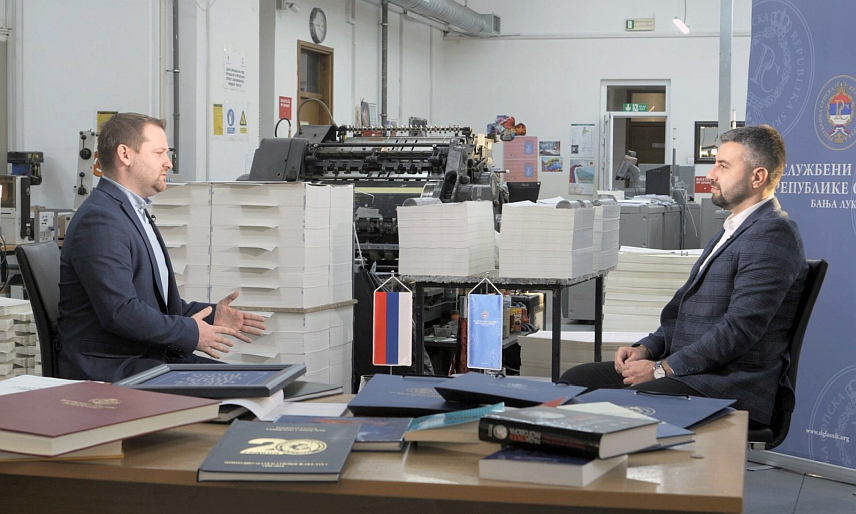 БАЊАЛУКА, 24. ФЕБРУАРА /СРНА/ - Процес против предсједника Републике Српске Милорада Додика пред Судом БиХ оголиће све намјере оних који БиХ посматрају као колонију, те ће, ако се буде историјски и политиколошки посматрало, овај поступак бити онај који ће бити сматран европским моделом борбе против колонијалне управе, рекао је у интервјуу Срни вршилац дужности директора "Службеног гласника" Милош Лукић.