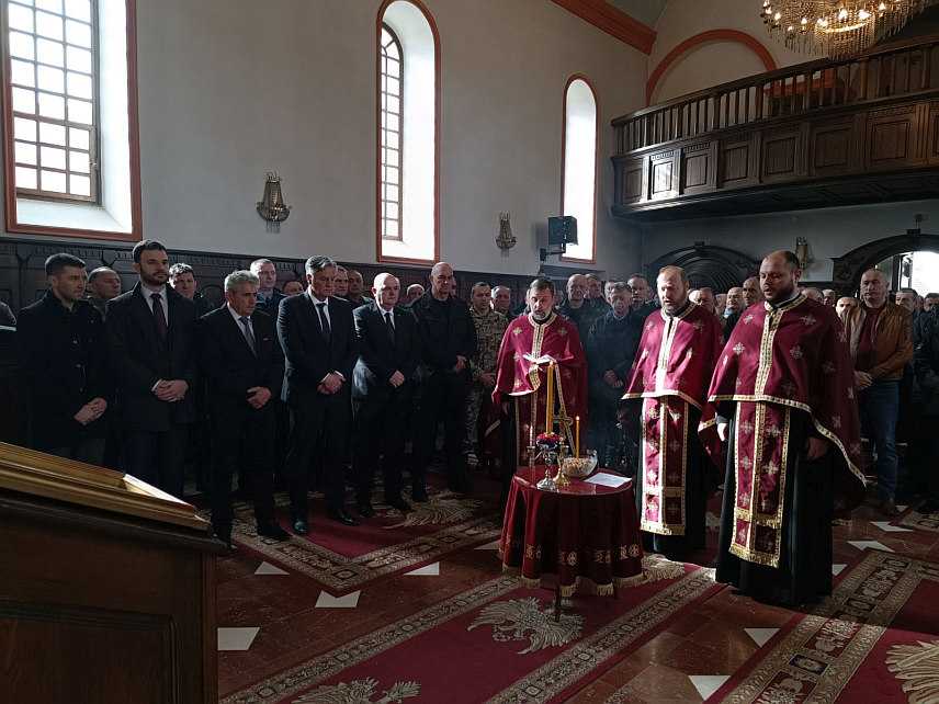 ПРИЈЕДОР, 25. ФЕБРУАРА /СРНА/ - Помен припадницима полиције погинулим у Одбрамбено-отаџбинском рату у Цркви Свете Тројице у Приједору, у оквиру обиљежавања 30 година од оснивања Седмог одреда Специјалне бригаде полиције Министарства унутрашњих послова Републике Српске.