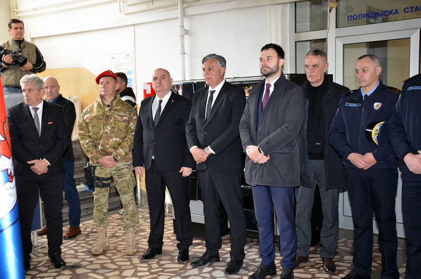 ПРИЈЕДОР, 25. ФЕБРУАРА /СРНА/ - Министар унутрашњих послова Републике Српске Синиша Каран рекао је да су и данас, 30 година након оснивања Седмог одреда Специјалне бригаде полиције МУП-а Републике Српске, изазови велики и тешки јер толико година на различите начине трају напади на уставни поредак Републике Српске.