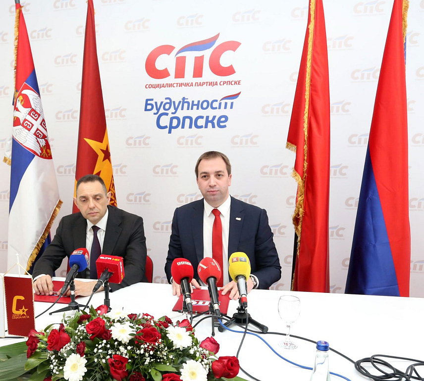 БАЊАЛУКА, 25. ФЕБРУАРА /СРНА/ - Предсједник Социјалистичке партије Српске /СПС/ Горан Селак изјавио је да је ова странка упутила приједлог за додјелу Кључа града или Златног грба Бањалуке Александру Вулину, доскорашњем директору Безбедносно-информативне агенције Србије, јер је пружио изузетан допринос развоју односа Бањалуке и Београда, интеграцији српског народа и промовисању идеје заједничке будућности.