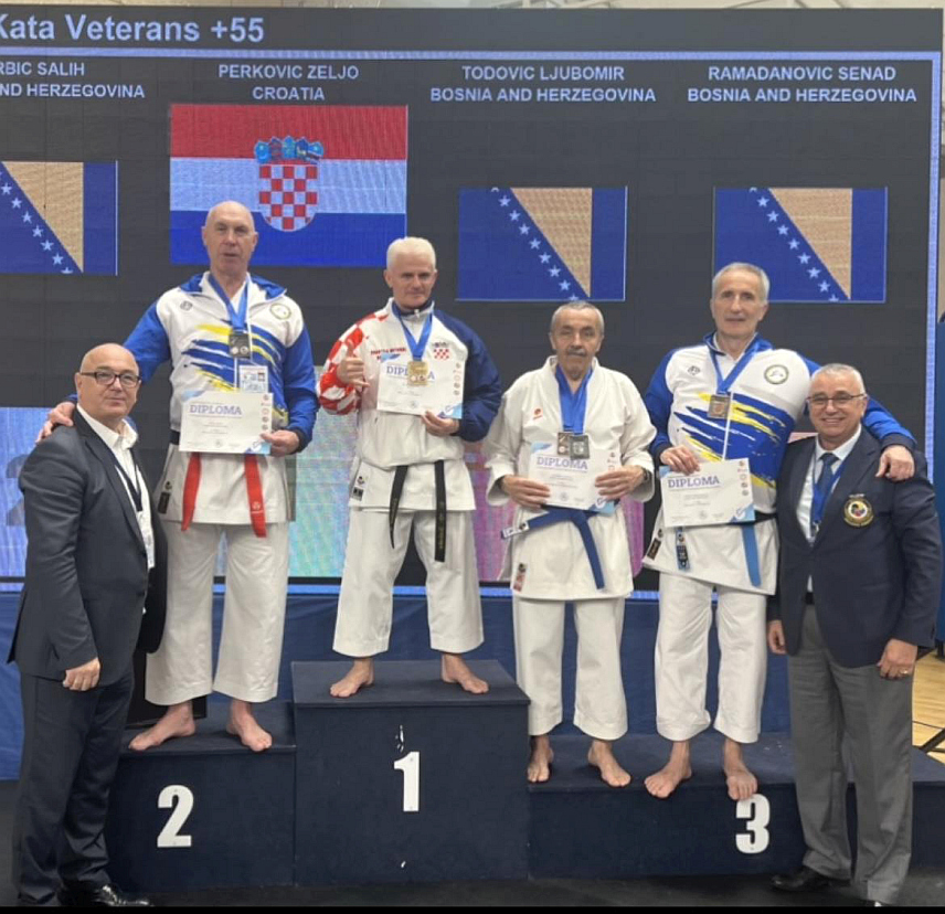 ФОЧА, 26. ФЕБРУАРА /СРНА/ - Тренер фочанског Карате клуба "Љубишња" Љубомир Тодовић освојио је сребро и бронзу на Првенству Балкана за ветеране, које је, заједно са сениорским балканским првенством, одржано у Подгорици.