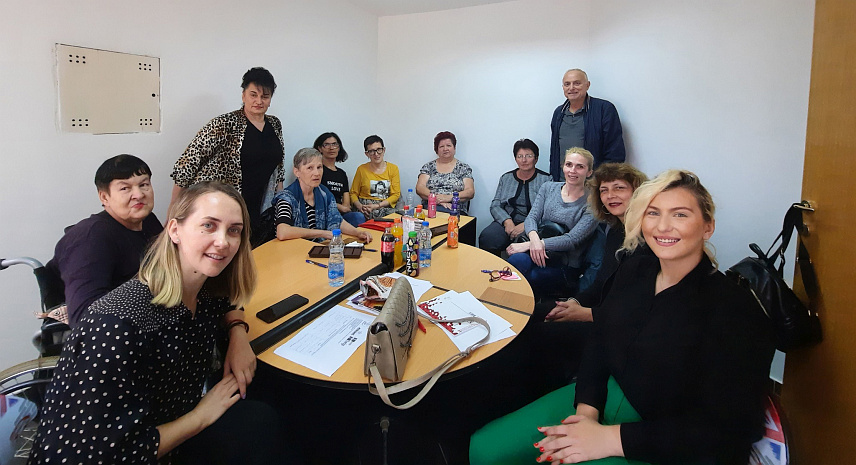 БИЈЕЉИНА, 26. ФЕБРУАРА /СРНА/ - Лица са инвалидитетом у Бијељини, окупљена у Коалицији удружења "Колоси", сматрају да треба пооштрити казне за несавјесне возаче који узурпирају паркинг намијењен инвалидима.	
