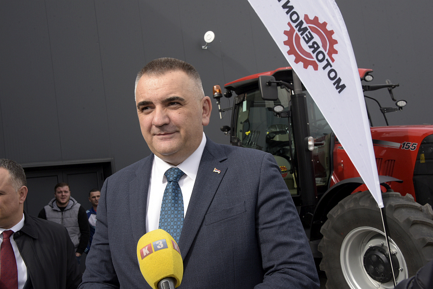 ГРАДИШКА, 27. ФЕБРУАРА /СРНА/ - Министар пољопривреде, шумарства и водопривреде Републике Српске Саво Минић отворио је данас у Романовцима код Градишке Девето савјетовање мљекара Републике Српске.