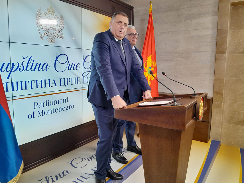 ПОДГОРИЦА, 27. ФЕБРУАРА /СРНА/ - Предсједник Републике Српске Милорад Додик на конференцији за новинаре након састанка са предсједником Скупштине Црне Горе Андријом Мандићем.