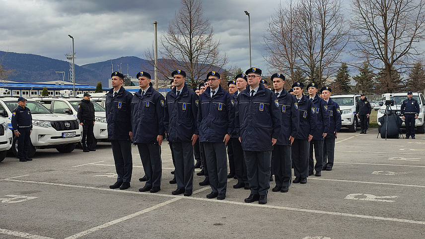 САРАЈЕВО, 27. ФЕБРУАРА /СРНА/ - У Граничну полицију данас су примљена 22 кадета у чину млађи инспектор, након свечане церемоније полагања заклетве у сједишту ове службе у Сарајеву