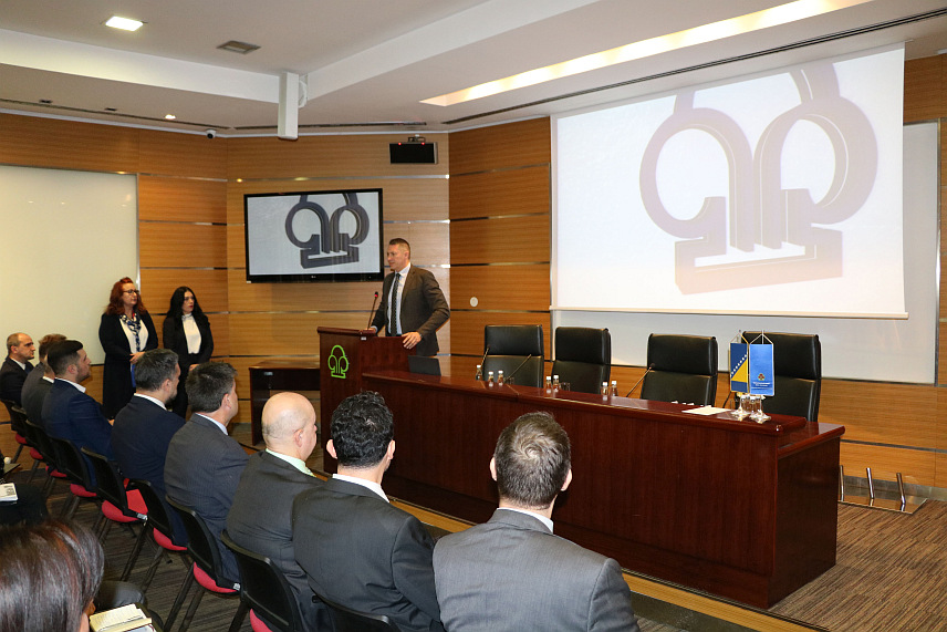 САРАЈЕВО, 27. ФЕБРУАРА /СРНА/ - Економска дипломатија кључна је за економски просперитет БиХ, унапређење извозних могућности домаћих компанија, те привлачење страних инвестиција, истакнуто је у Школи економске дипломатије коју је организовала Спољнотрговинска комора БиХ у сарадњи са агенцијама за државну службу и унапређење страних инвестиција у БиХ, те Министарством иностраних послова у Савјету министара.