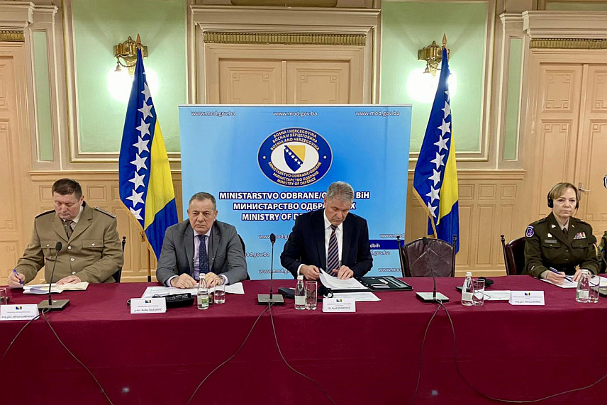 САРАЈЕВО, 28. ФЕБРУАРА /СРНА/ - Парламентарни војни повјереник БиХ Бошко Шиљеговић је на годишњој анализи у области управљања персоналом у Оружаним снагама БиХ и Министарству одбране у Савјету министара изнио приједлоге за додатно побољшање статуса професионалних лица.