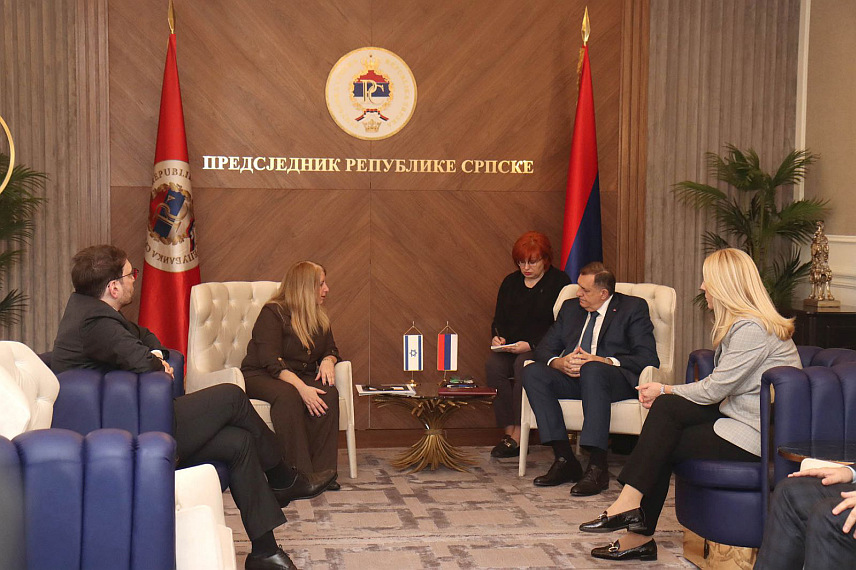 БАЊАЛУКА, 28. ФЕБРУАРА /СРНА/ - Предсједник Републике Српске Милорад Додик разговаро је данас са амбасадором Израела у БиХ Галит Пелег. Састанку је присуствовала и српски члан Предсјендиштва БиХ Жељка Цвијановић. /Фото - Борислав Здриња/