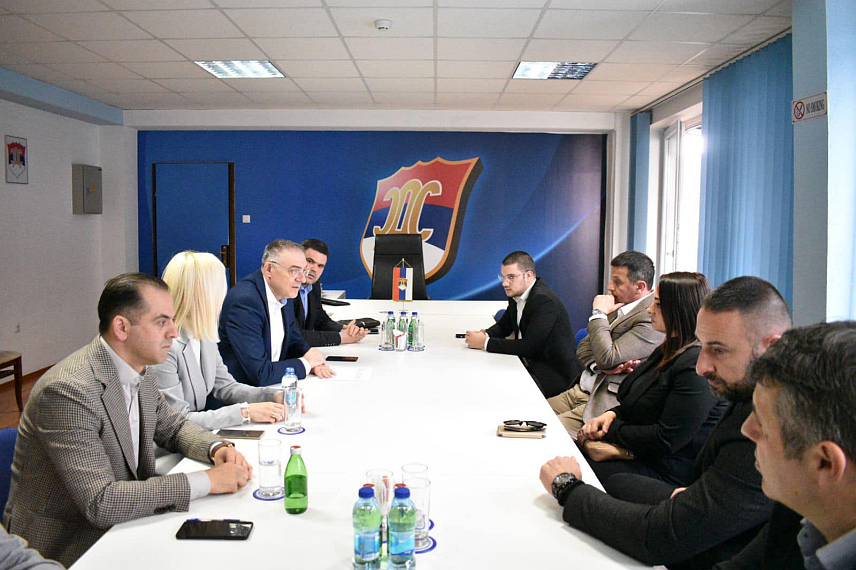 БАЊАЛУКА, 28. ФЕБРУАРА /СРНА/ - Делегације СДС-а и Листе за правду и ред на састанку у Бањалуци.