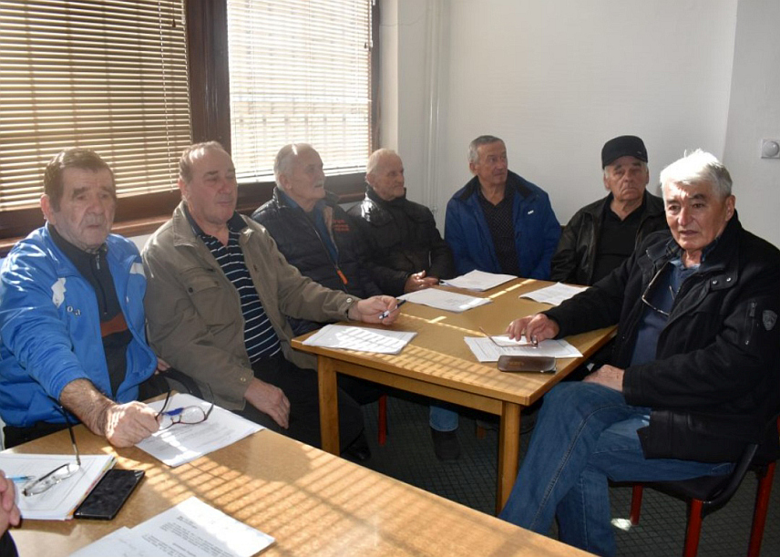 СОКОЛАЦ, 28. ФЕБРУАРА /СРНА/ - Скупштина општинског Удружења пензионера на Сокоцу усвојила је данас Програм рада и финансијски план за ову годину према којем се очекују приходи већи од 117.000 КМ, као и извјештај о раду у прошлој години.