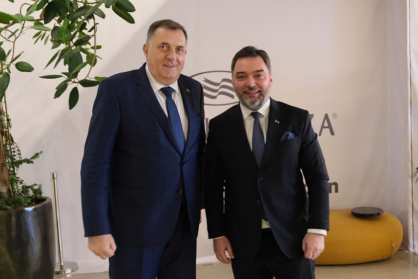 БЕОГРАД, 28. ФЕБРУАРА /СРНА/ - Замјеник предсједавајуће Савјета министара Сташа Кошарац објавио је да је у Београду са предсједником Републике Српске Милорадом Додиком обавио додатне консултације и разговор о данашњој сједници Савјета министара и Програму економских реформи БиХ 2024-2026. године.