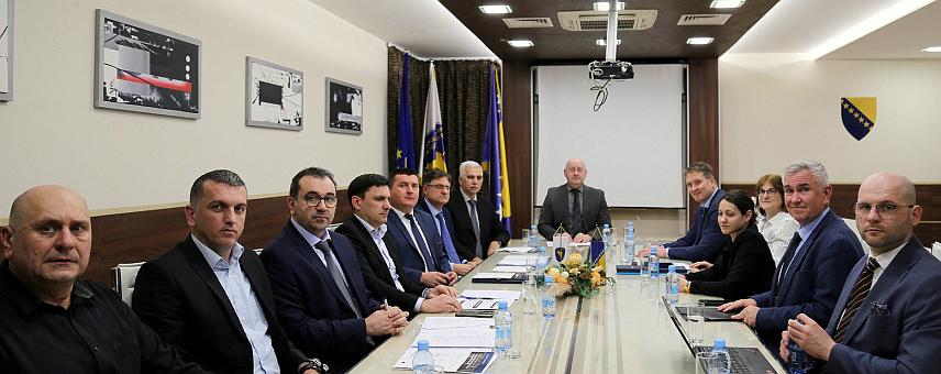 САРАЈЕВО, 29. ФЕБРУАРА /СРНА/ - Директор Граничне полиције БиХ Мирко Купрешаковић разговарао је са представницима Агенције за европску граничну и обалску стражу /Фронтекс/ надлежним за спровођење ИПА три пројекта ЕУ о значају овог подухвата за граничну безбједност.