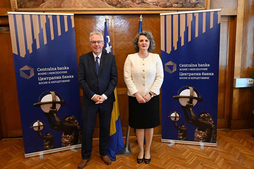 САРАЈЕВО, 29. ФЕБРУАРА /СРНА/ - Гувернер Централне банке БиХ Јасмина Селимовић и амерички амбасадор у БиХ Мајкл Марфи оцијенили су да су монетарна стабилност и независност Банке од кључног значаја за земљу.