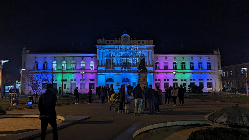 БИЈЕЉИНА, 29. ФЕБРУАРА /СРНА/ - Зграда Градске управе Бијељина вечерас је освијетљена бојама које симболишу борбу против ријетких болести.