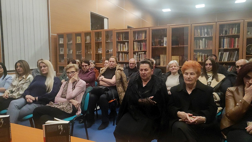 ХАН ПИЈЕСАК, 29. ФЕБРУАРА /СРНА/ - У Народној библиотеци "Бранко Чучак" на Хан Пијеску вечерас је читалачкој публици представљена књига "Послије забаве" аутора Стеве Грабовца, добитника НИН-ове награде за најбољи роман у 2023. години.