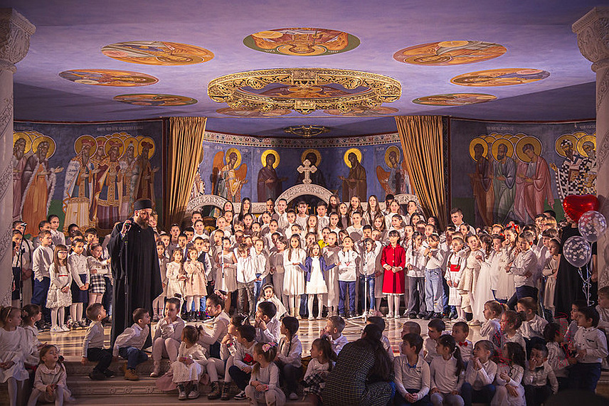 ПОДГОРИЦА, 3. ФЕБРУАРА /СРНА/ - У крипти Саборног храма у Подгорици одржана је централна дјечија Светосавска академија на којој су заједно учествовали дјечији црквени хорови из Подгорице и дјеца полазници школа вјеронауке при храмовима.