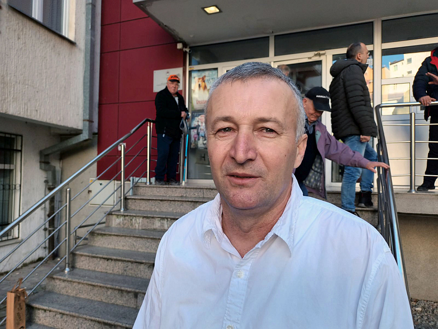 ЗВОРНИК, 3. ФЕБРУАРА /СРНА/ - Удружење пчелара "Багрем“ из Зворника покренуло је трајну акцију додатне садње медоносног биља како би се обезбедило довољно паше за пчеле, рекао је данас предсједник овог удружења Зоран Бирчаковић.