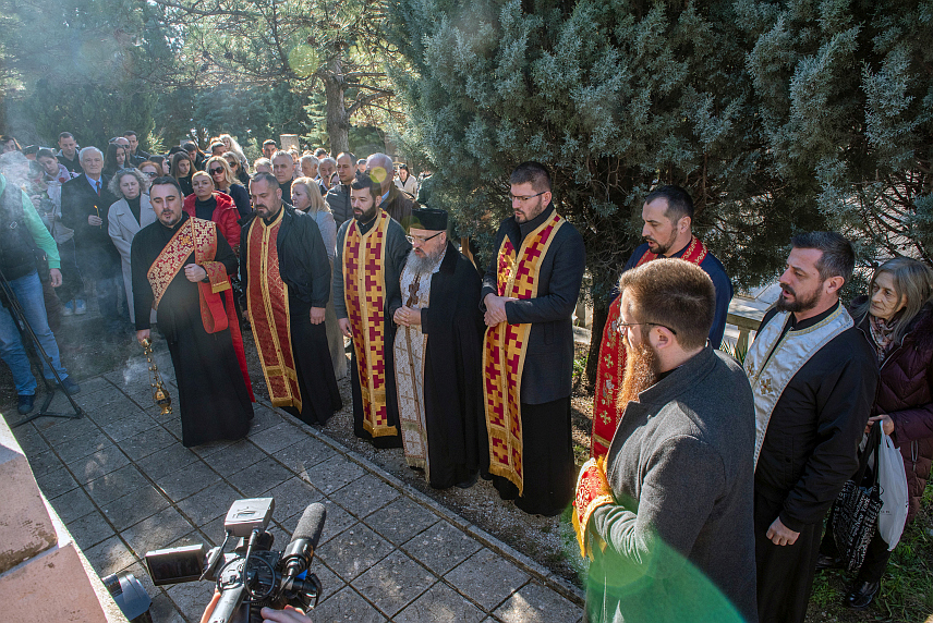 МОСТАР, 3. ФЕБРУАРА /СРНА/ - Српско просвјетно и културно друштво /СПКД/ "Просвјета", Градски одбор Мостар и Српско пјевачко и културно-умјетничко друштво "Гусле" организовали су данас помен у Мостару поводом 100 година од смрти великог пјесника Алексе Шантића.
