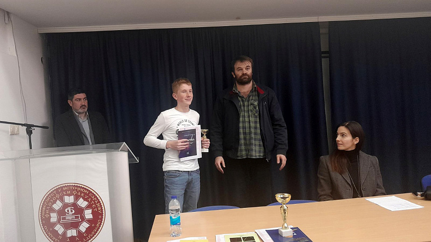 ПАЛЕ, 3. ФЕБРУАРА /СРНА/ - Најуспјешнији на такмичењу младих математичара Сарајевско-романијске регије које је одржано на Филозофском факултету Пале били су ученици основних школа "Свети Сава" из Источног Новог Сарајева и "Петар Петровић Његош" из Источне Илиџе.