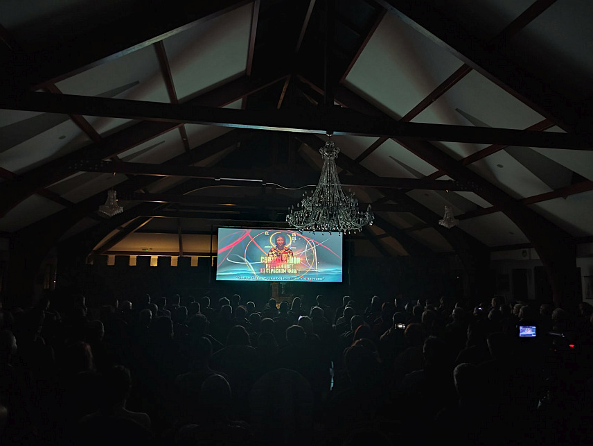 БИЈЕЉИНА, 3. ФЕБРУАРА /СРНА/ - У Бијељини је вечерас промовисан документарни филм "Свети Сава - Руска боја на српској застави" руске ауторке Анжелике Кареткине, који је снимљен у продукцији руског државног православног телевизијског канала "Спас" и посвећен првом архиепископу Српске православне цркве и српском просветитељу Светом Сави.