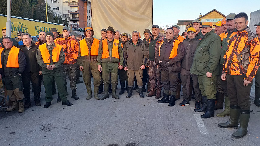 ВЛАСЕНИЦА, 4. ФЕБРУАРА /СРНА/ - Ловачко удружење "Игришта" из Власенице данас је хајком на вука почело традиционалну акцију одстрела штеточина, а која је окупила око 200 ловаца из Републике Српске и Србије.