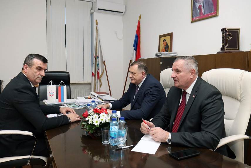 ВЛАСЕНИЦА, 4. ФЕБРУАРА /СРНА/ - Састанак предсједника Републике Српске Милорада Додика и премијера Радована Вишковића са руководством општине./ФОТО -Борислав Здриња /