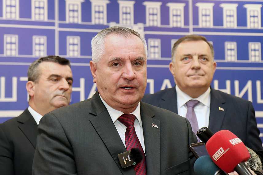 ВЛАСЕНИЦА, 4. ФЕБРУАРА /СРНА/ - Предсједник Владе Републике Српске Радован Вишковић изјавио је да је изградња ски-центра "Игришта" код Власенице највећа појединачна инвестиција у источном дијелу Српске и да овај пројекат треба да развије цијелу регију. /ФОТО -Борислав Здриња /