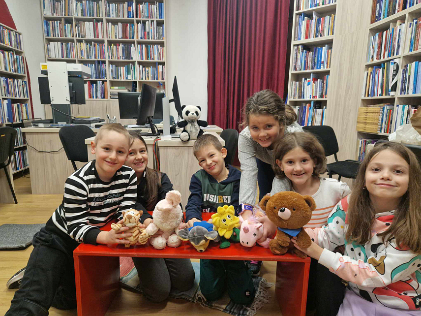 TРЕБИЊЕ, 5. ФЕБРУАРА /СРНА/ - У требињској Библиотеци су, извођењем представа за родитеље и суграђане, успјешно завршене радионице које је похађало 70 дјеце, уз подршку Министарства просвјете и културе Републике Српске.