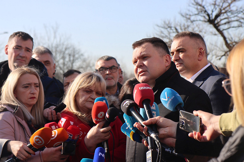 САРАЈЕВО, 5. ФЕБРУАРА /СРНА/ - Министар за научнотехнолошки развој и високо образовање Републике Српске Жељко Будимир након изласка из Суда БиХ гдје се одржава рочиште у поступку против предсједника Републике Српске Милорада Додика./фото Борислав Здриња/