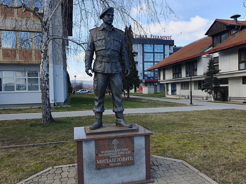 УГЉЕВИК, 5. ФЕБРУАРА /СРНА/ - Хероју одбране Републике Српске пуковнику Милану Јовићу у Доњој Трнови ће у петак 9. фебруара бити служен помен и обиљежена 31 година од погибије.