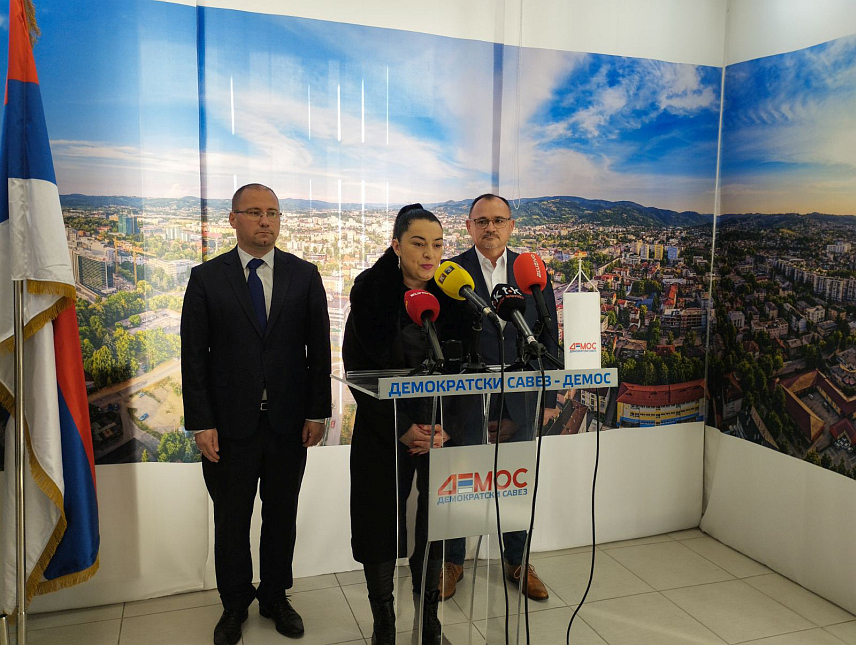 БАЊАЛУКА, 6. ФЕБРУАРА /СРНА/ - Предсједник Градског одбора Демоса Бањалука Боран Босанчић , члан Предсједништва Градског одбора Демоса Бањалука Миленко Јаћимовић, предсједник Занатско-предузетничке коморе Бањалука Жана Арсић.