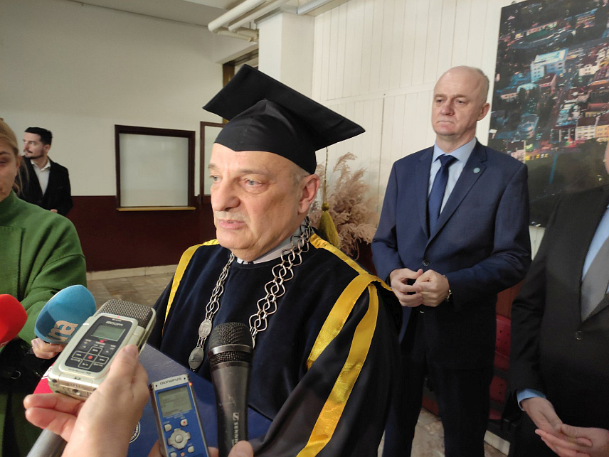 БАЊАЛУКА, 6. ФЕБРУАРА /СРНА/ - Декан Правног факултета у Бањалуци Жељко Мирјанић на изјава за новинаре.