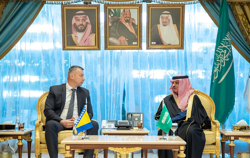 САРАЈЕВО, 6. ФЕБРУАРА /СРНА/ - Министар безбједности у Савјету министара Ненад Нешић у Ријаду гдје се сусрео са саудијским министром одбране Халидом бин Салманом Ал Суадом.