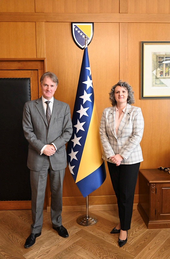 САРАЈЕВО, 6. ФЕБРУАРА /СРНА/ - Британски амбасадор Џулијан Рајли и гувернер Централне банке Јасмина Селимовић.