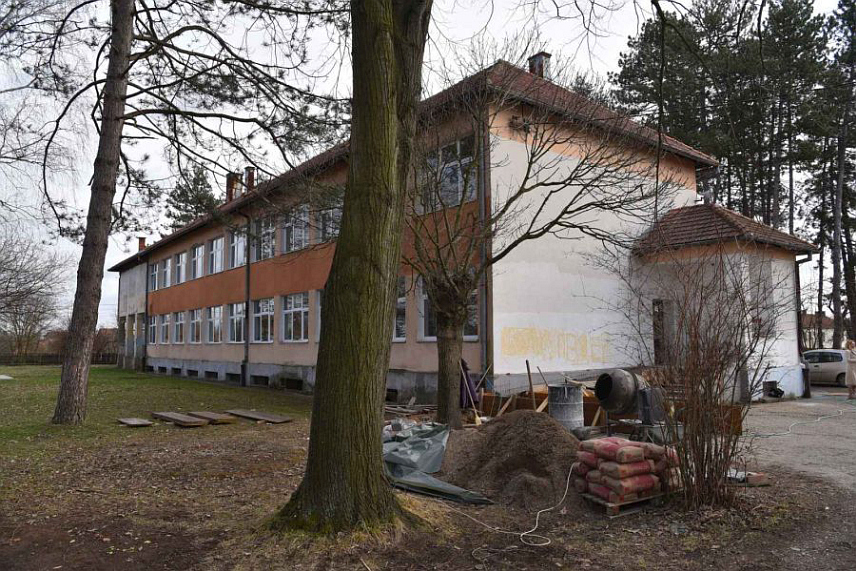 БИЈЕЉИНА, 6. ФЕБРУАРА /СРНА/ - Реконструкција Основне школе "Доситеј Обрадовић" у бијељинском насељу Суво Поље