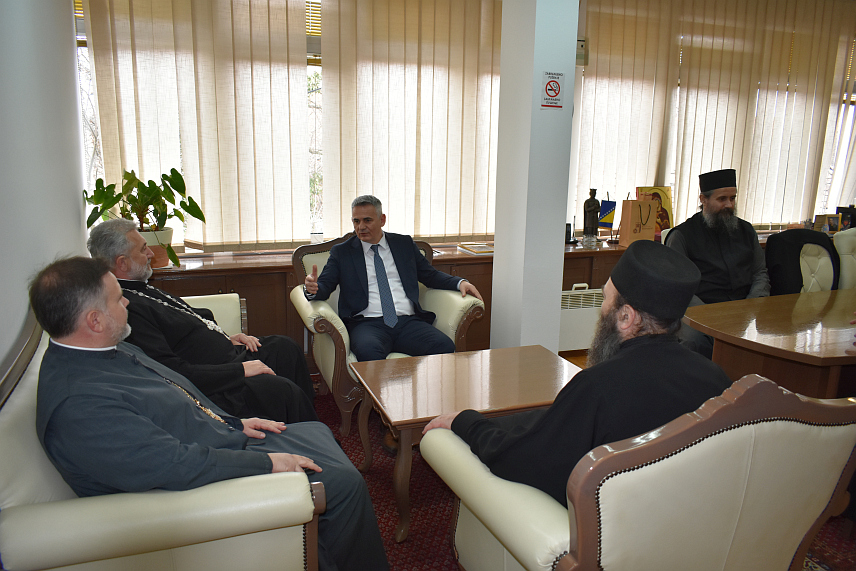 БРЧКО, 7. ФЕБРУАРА /СРНА/ - Предсједник Скупштине Брчко дистрикта Синиша Милић организовао је пријем за игумана Методија, свештенство у његовој пратњи и свештенике Српске православне цркве у Брчком, те представнике брчанског Конзервативног клуба, са којима је разговарао о важности духовног просвјећења и развоја духовности као пута ка стабилном друштву.