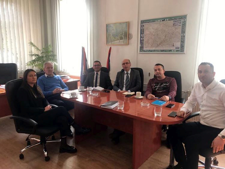 ТРНОВО, 7. ФЕБРУАРА /СРНА/ - Начелник општине Трново Драгомир Гаговић договорио је са делегацијом Економског факултета Универзитета у Источном Сарајеву потписивање споразума о пословно-техничкој сарадњи и израду стратешког документа који ће се бавити анализом овог подручја с акцентом на развој туризма.