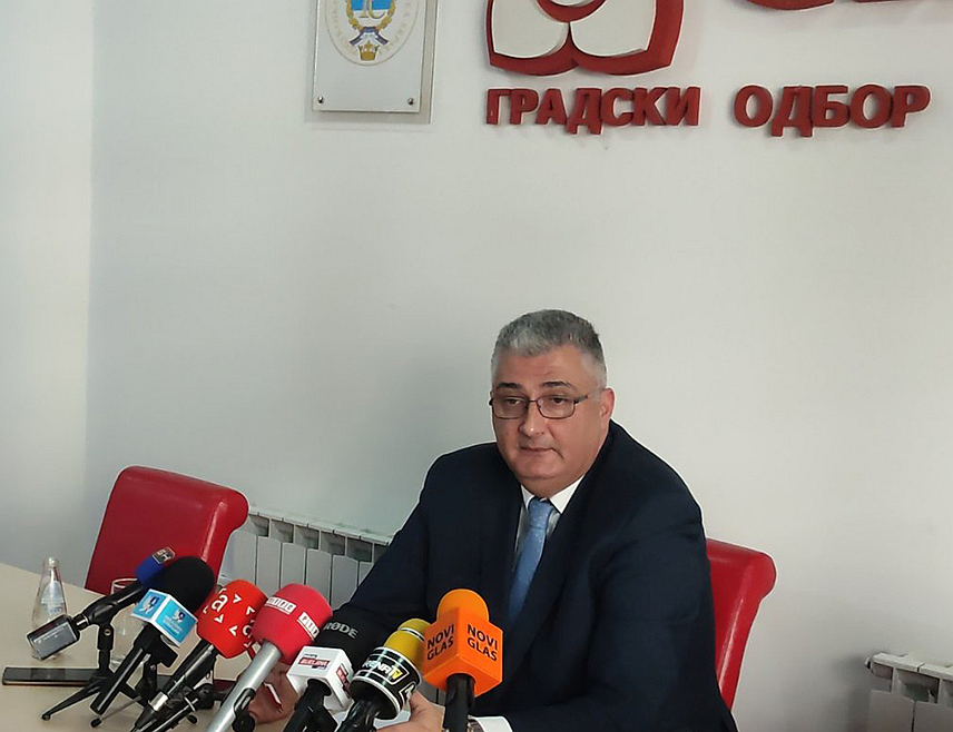 БИЈЕЉИНА, 8. ФЕБРУАРА /СРНА/ - Предсједник бијељинског Градског одбора СНСД-а Мирослав Миловановић на конференцији за новинаре у Бијељини.